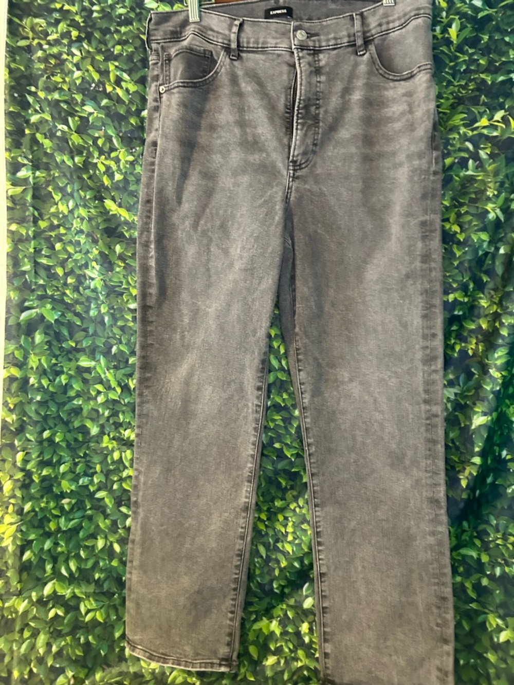 Express Straight Leg Jeans in Faded Gray